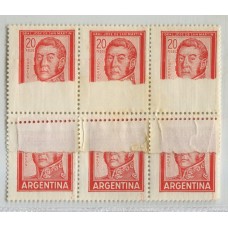 ARGENTINA 1965 GJ 1310 BLOQUE DE 6 ESTAMPILLAS NUEVAS MINT ALGO DE TONALIZACION EN EL PLIEGUE, CON VARIEDAD FIN DE BOBINA